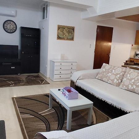 Ευρύχωρο Και Άνετο Διαμέρισμα Στην Ιτέα Joanna'S Apartment Kirra Buitenkant foto